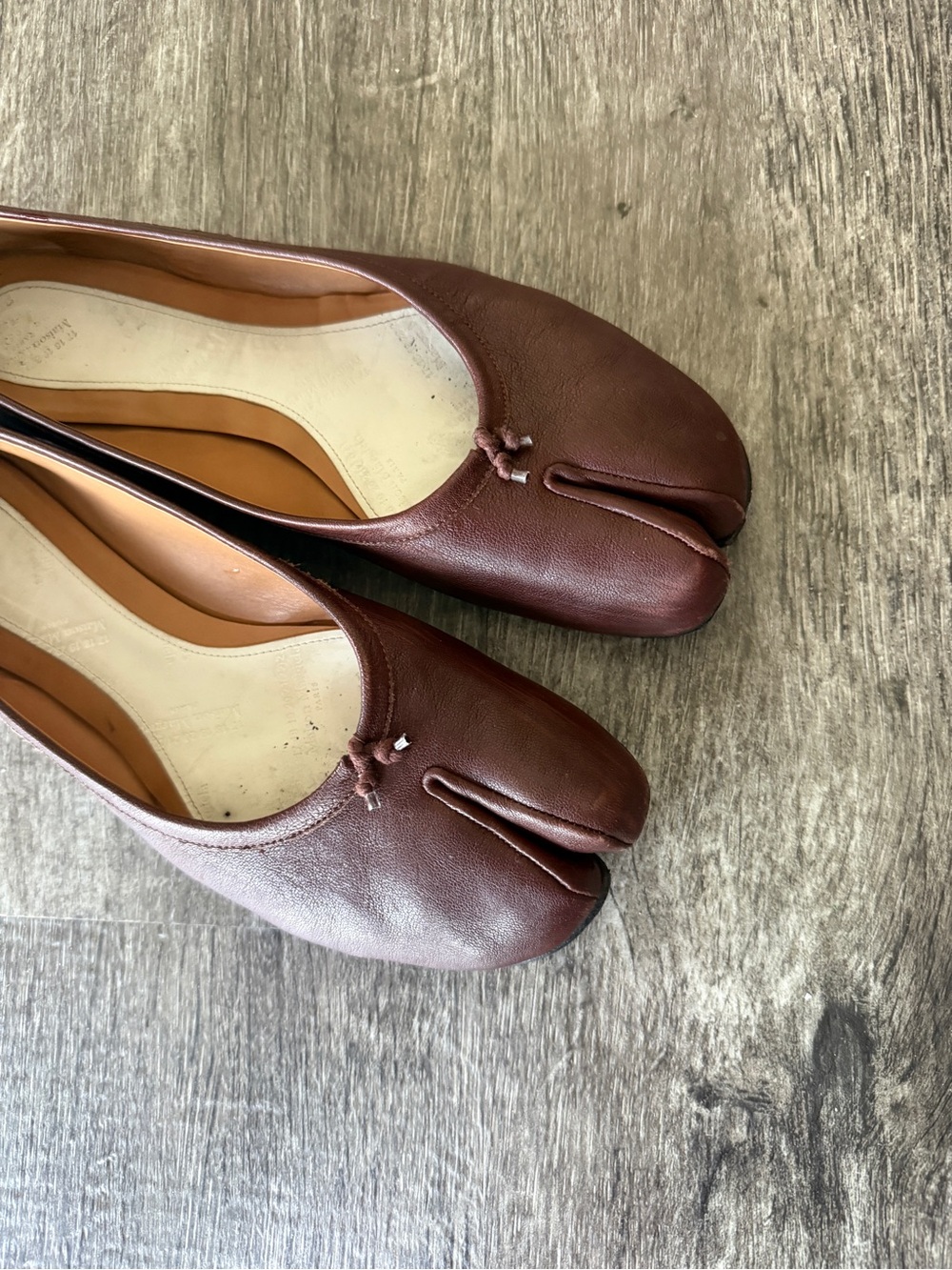 Maison Martin Margiela Split-Toe Ballet Flats in Burgundy Brown - Picture 2 of 6
